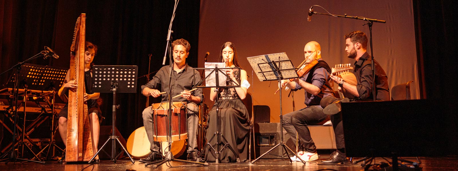 L’ensemble Gemina durante lo Spettacolo Gaia di Examina nel teatro San Giorgio di Udine
